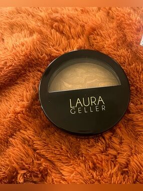 NIB Laura Geller Baked Balance-N-Brighten Color Correcting Foundation